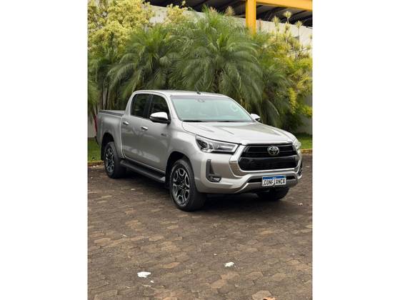 TOYOTA HILUX 2.8 D-4D TURBO DIESEL CD SRX 4X4 AUTOMÁTICO